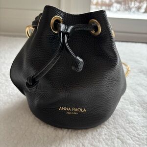 Designer Anna Paola Made in Italy Black Leather Bucket Bag with gold hardware
